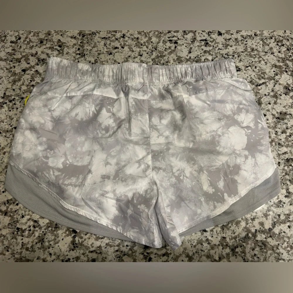Shorts - Picture 2 of 4